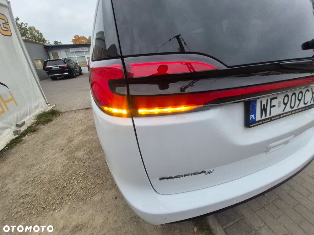 Chrysler Pacifica - 28