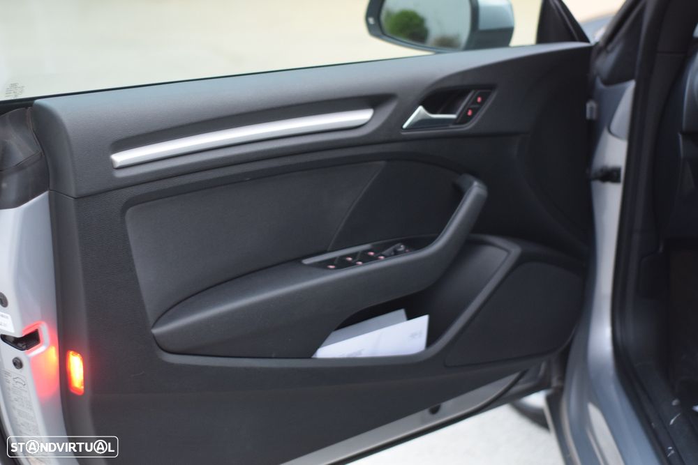 Audi A3 Cabrio 1.6 TDi Attraction - 12