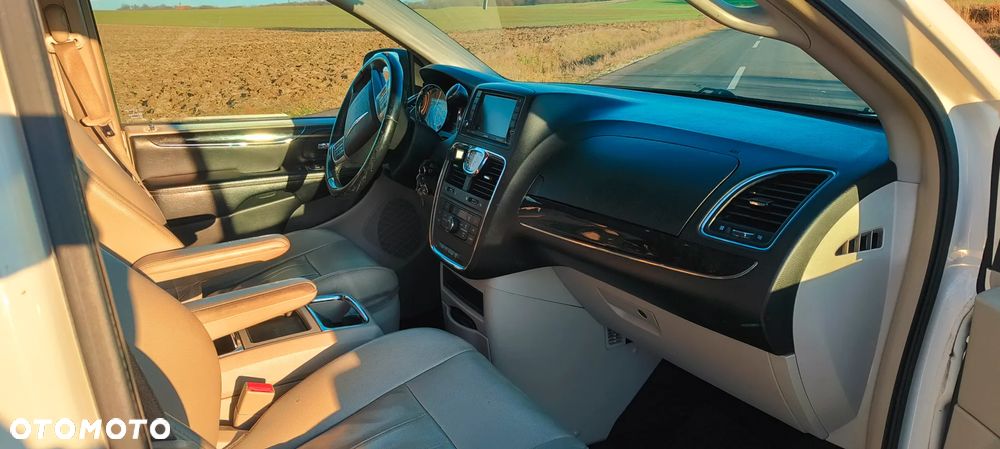 Chrysler Town & Country 3.6 Touring - 12