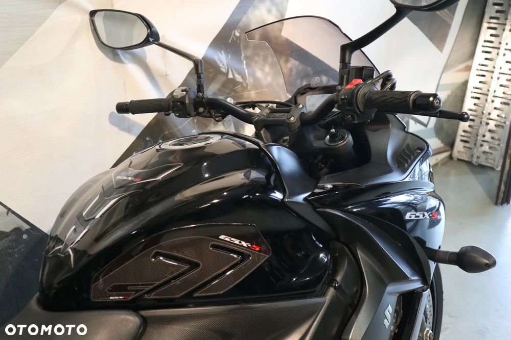Suzuki GSX - 22