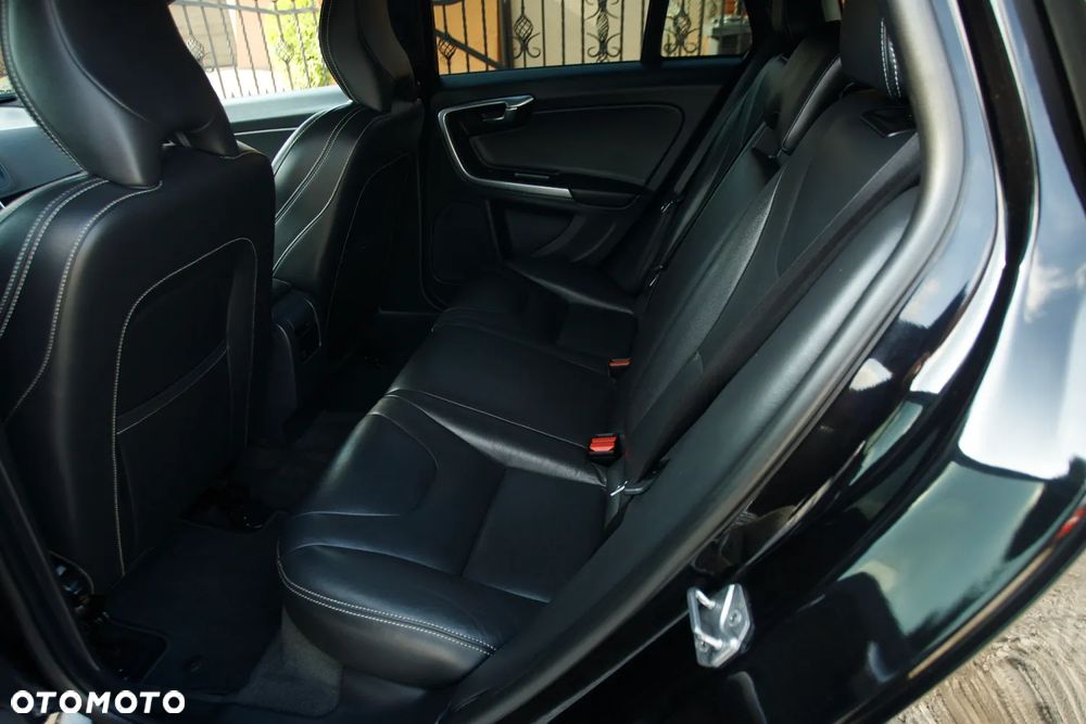Volvo V60 D3 Summum - 28