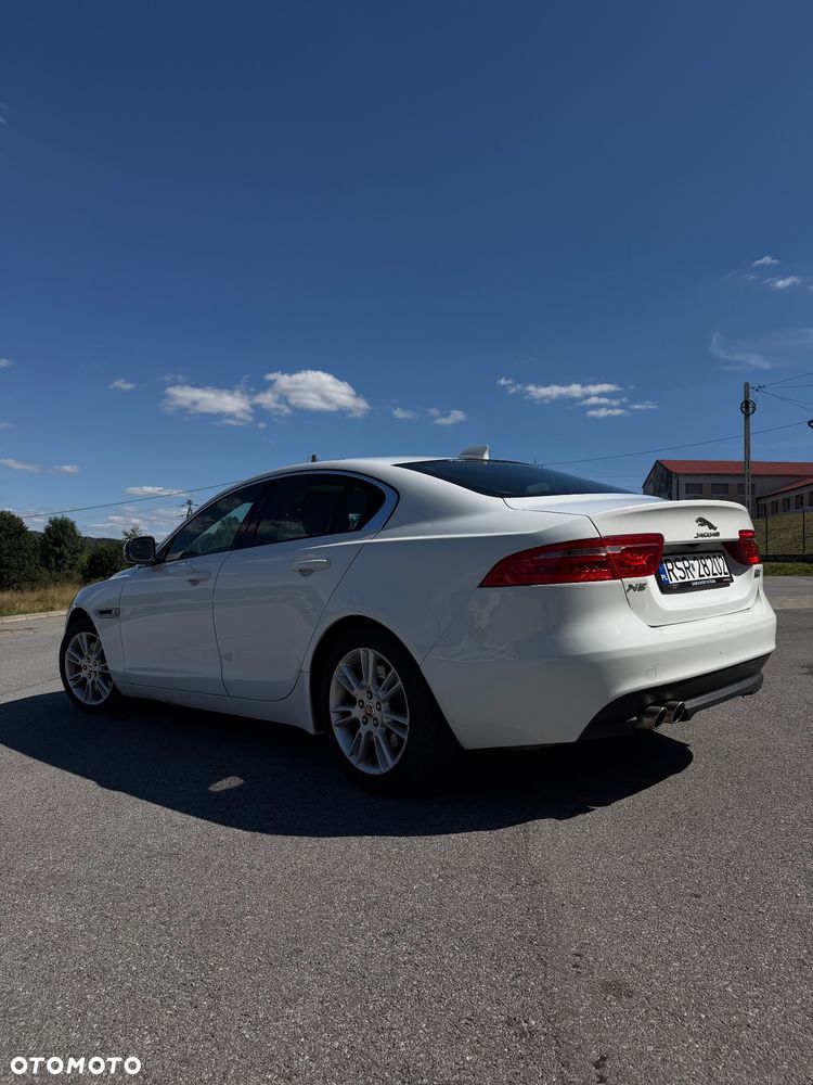 Jaguar XE 2.0 D AWD Prestige - 4