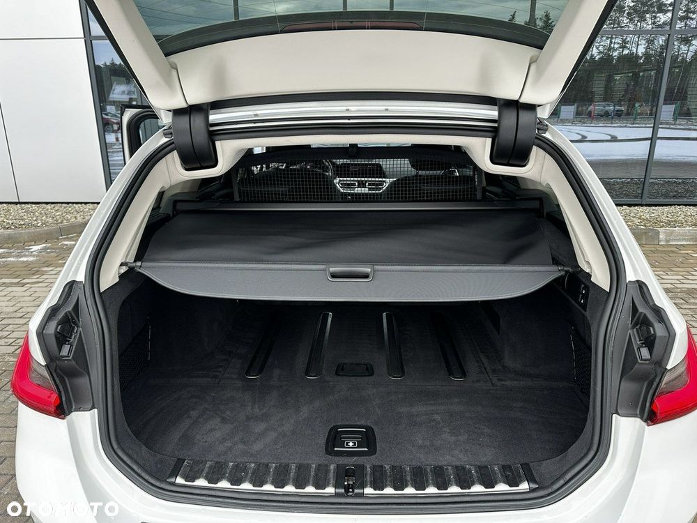 BMW Seria 3 320d Luxury Line - 37