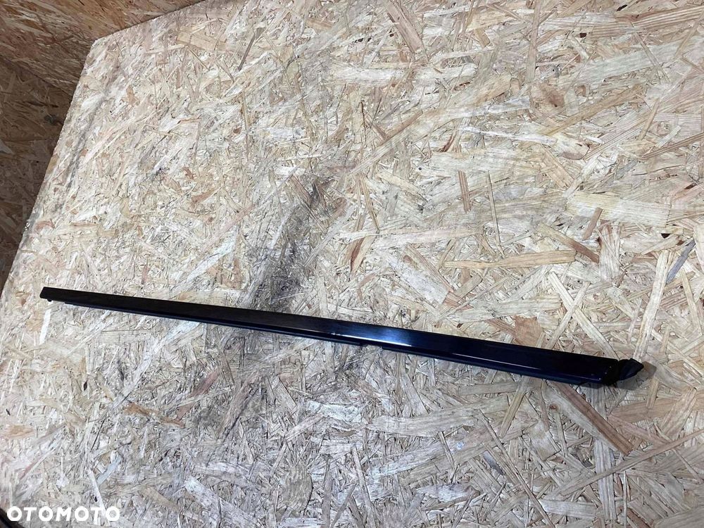 listwa zgarniająca drzwi przód lewa porsche macan 95b837475ea78 95b837475e - 3