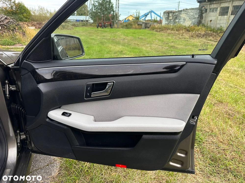 Mercedes-Benz Klasa E 220 CDI DPF BlueEFFICIENCY Avantgarde - 27