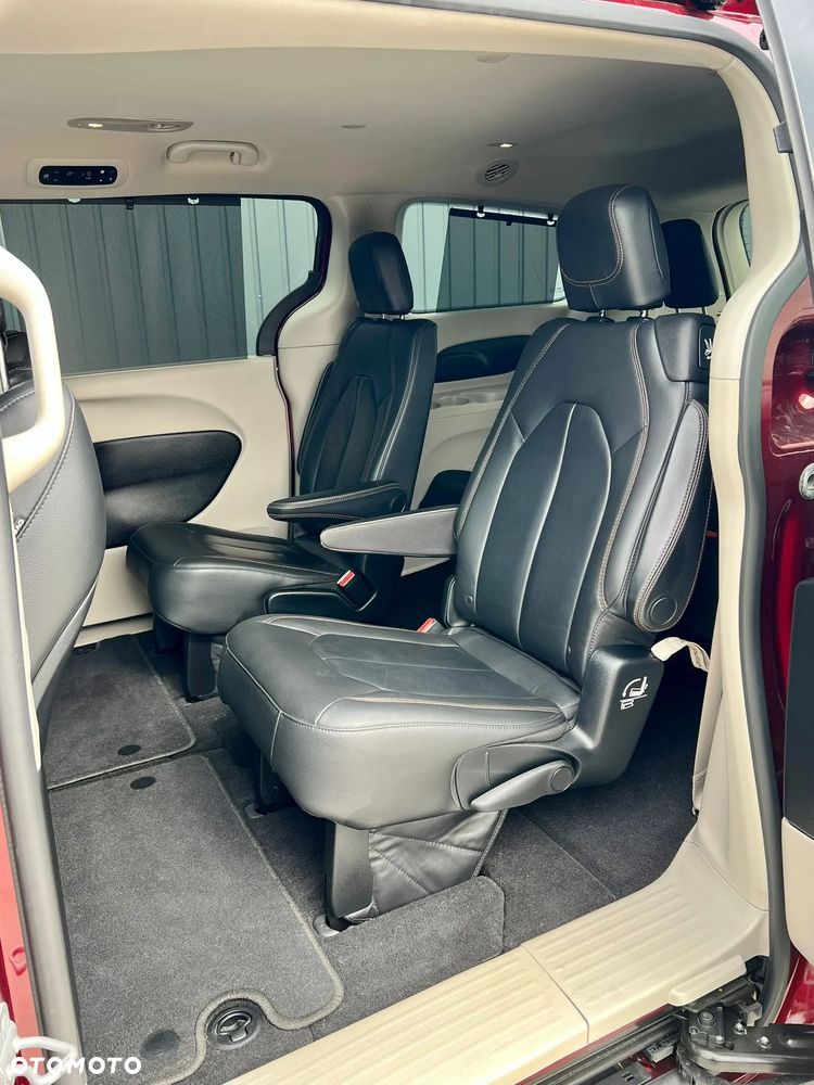 Chrysler Pacifica - 15