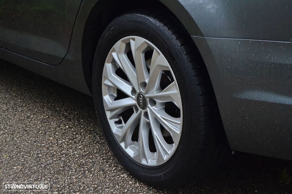 Audi A4 2.0 TDI Design - 12