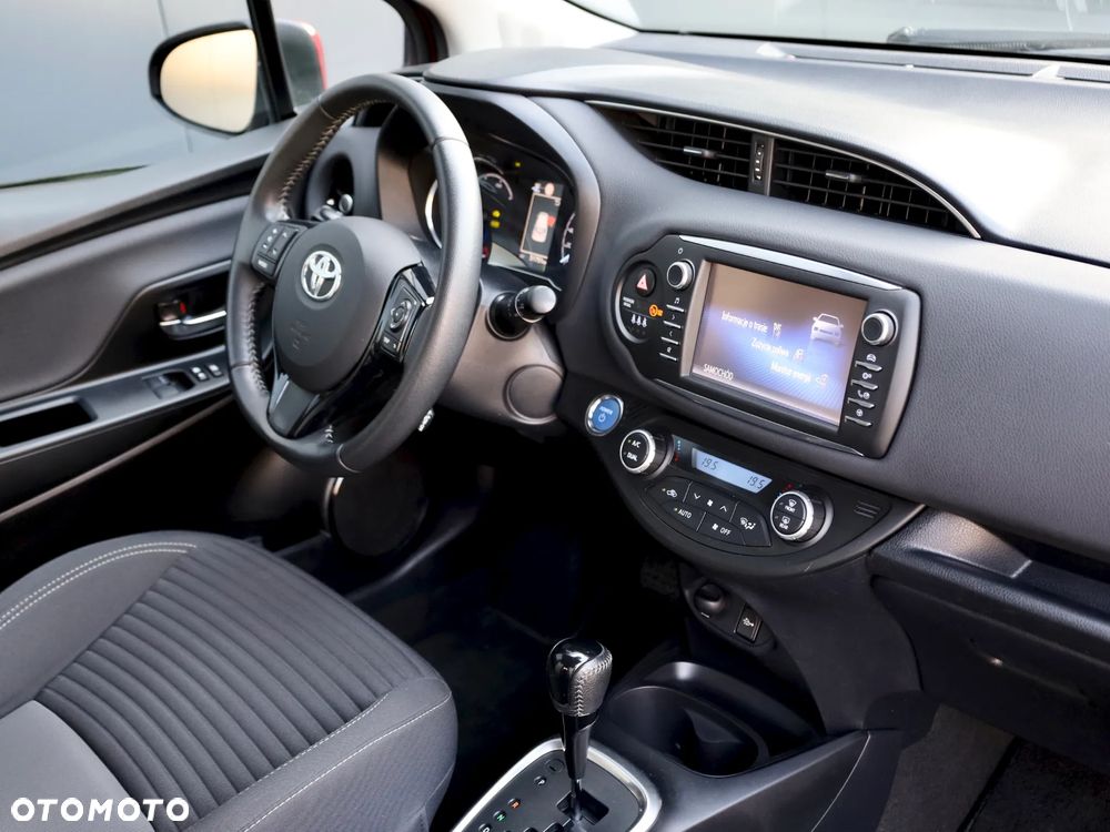 Toyota Yaris Hybrid 100 Premium EU6 - 18