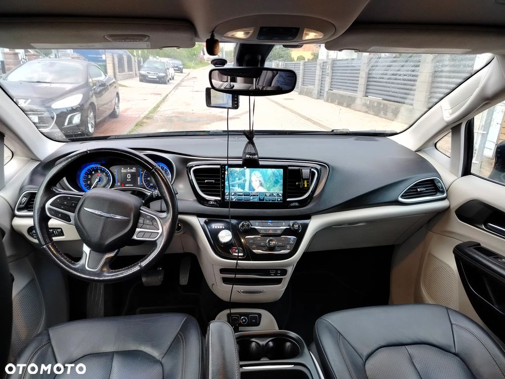 Chrysler Pacifica - 20