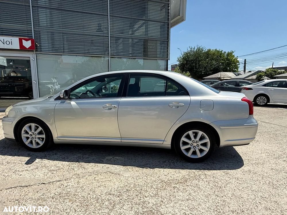 Toyota Avensis 1.6 Sedan Terra - 3