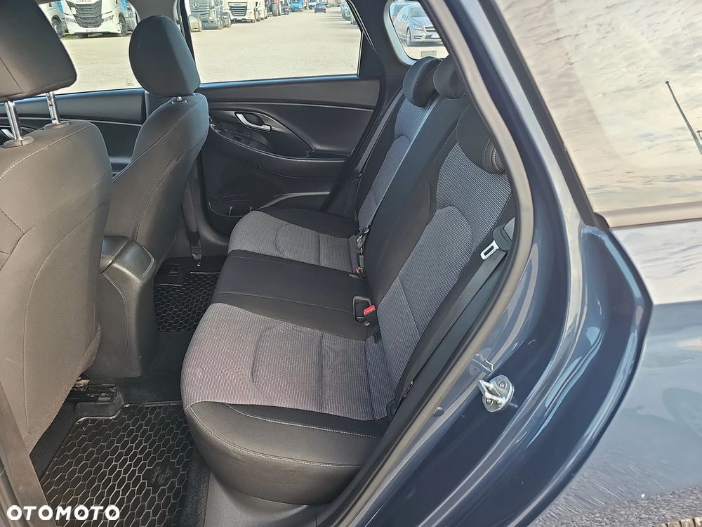 Hyundai i30 1.5 DPI Classic + - 13