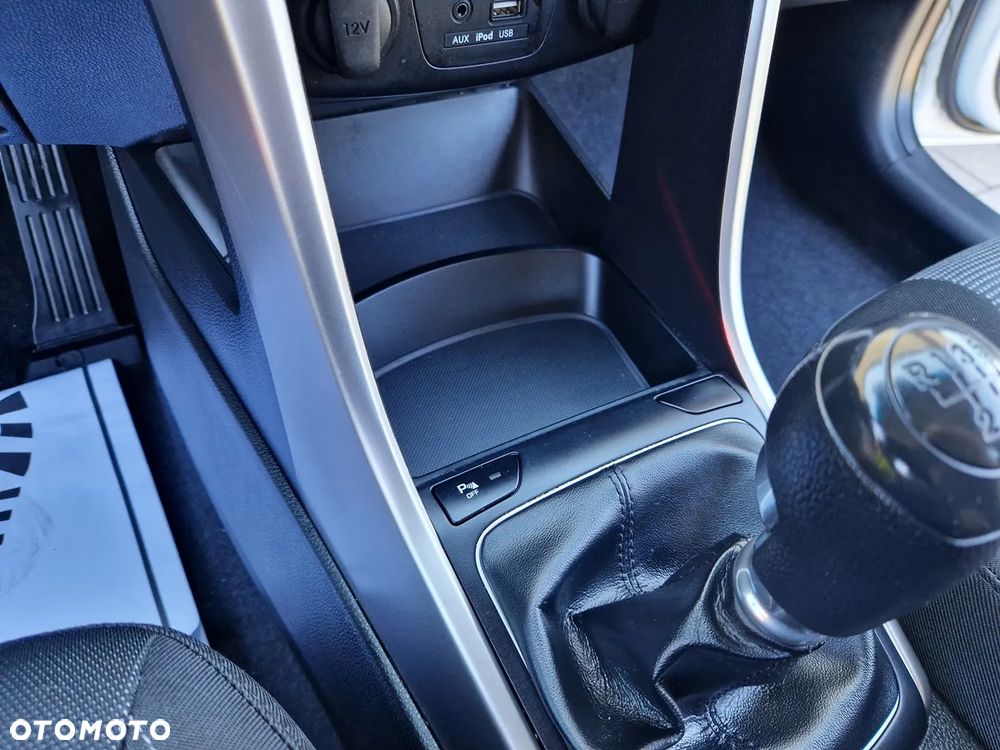 Hyundai i30 blue 1.4 Classic Navigation - 34