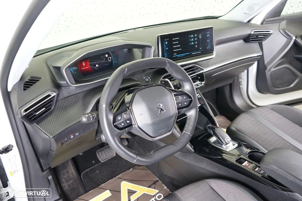 Peugeot 2008 1.2 PureTech Allure Pack EAT8 - 17