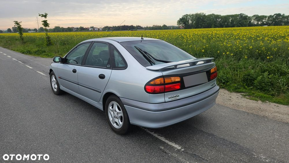 Renault Laguna - 8