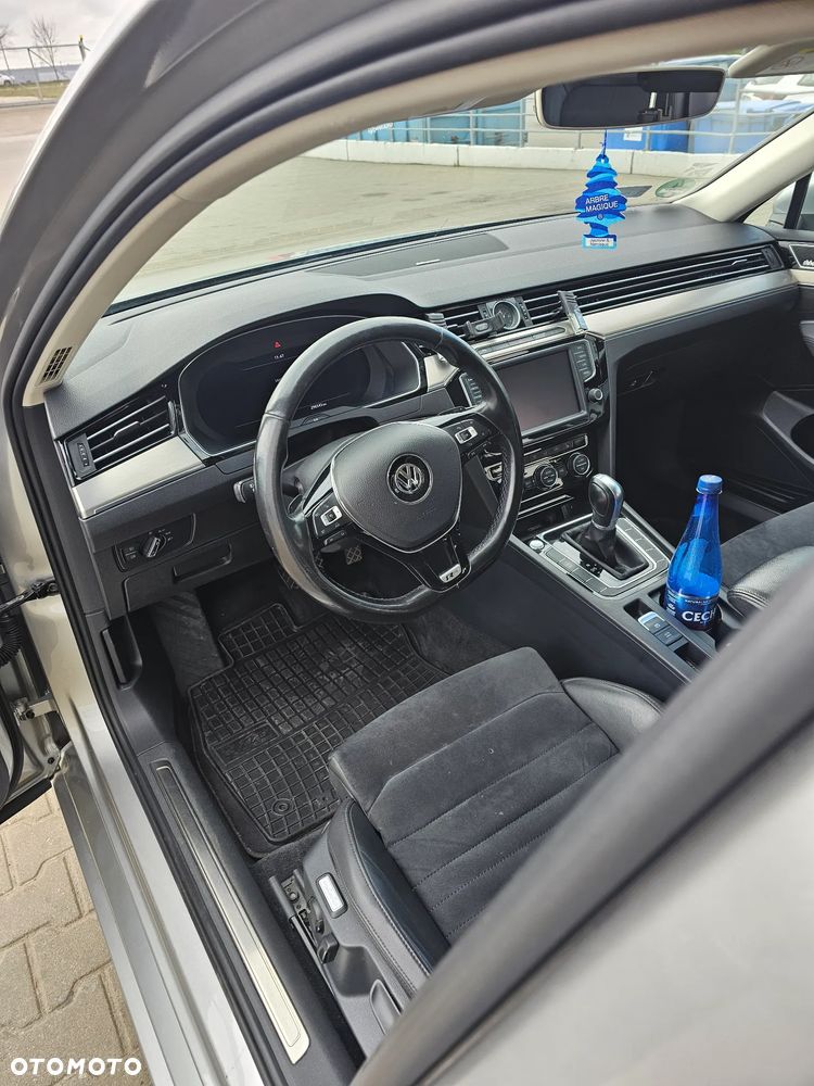 Volkswagen Passat 1.6 TDI SCR DSG Conceptline - 18