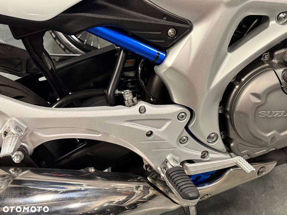 Suzuki Gladius - 17
