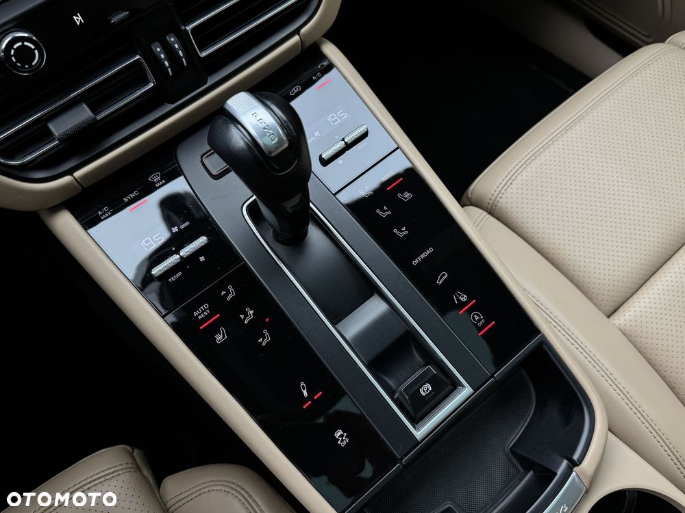Porsche Macan T - 32