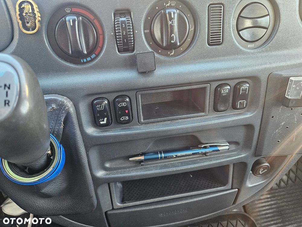 Mercedes-Benz Sprinter - 30