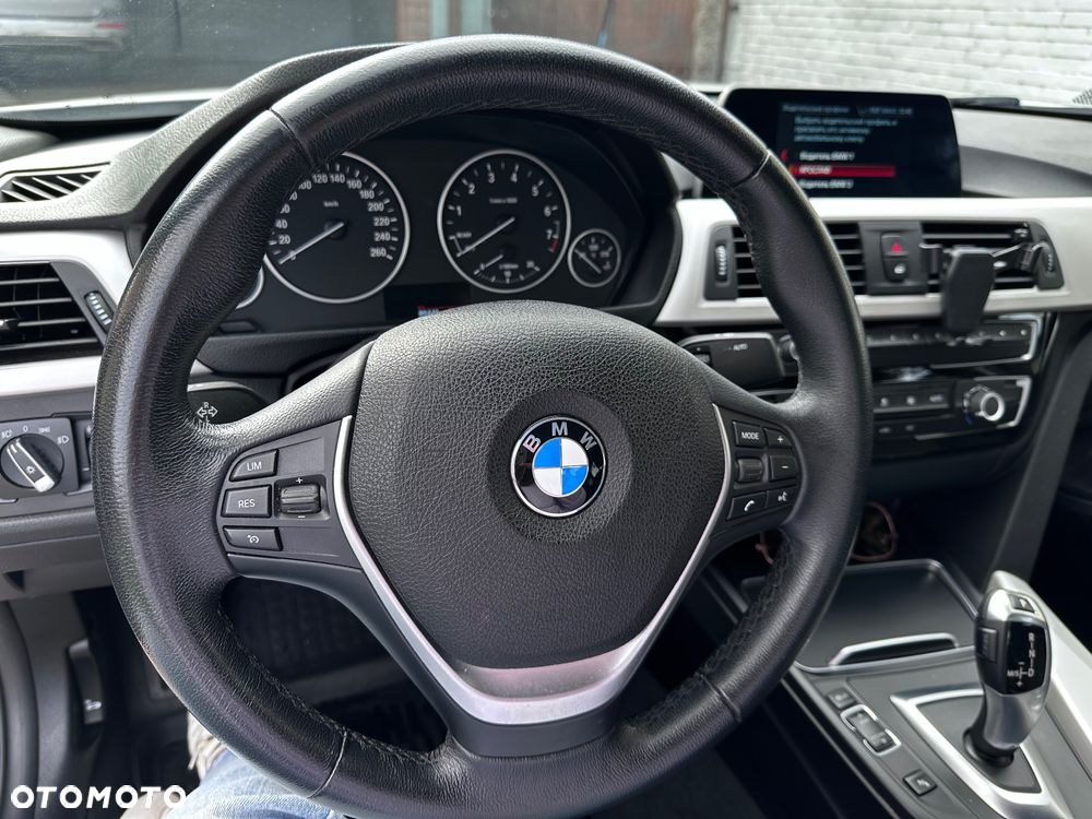 BMW Seria 3 318i - 25