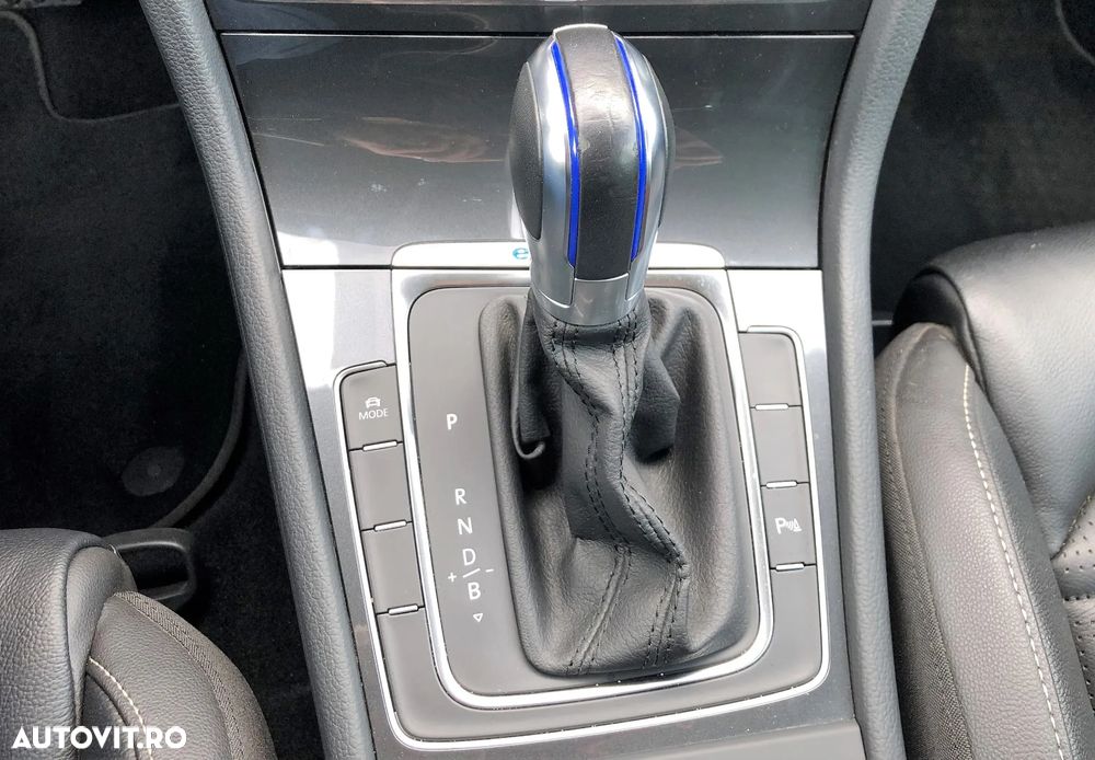 Volkswagen e-Golf - 26