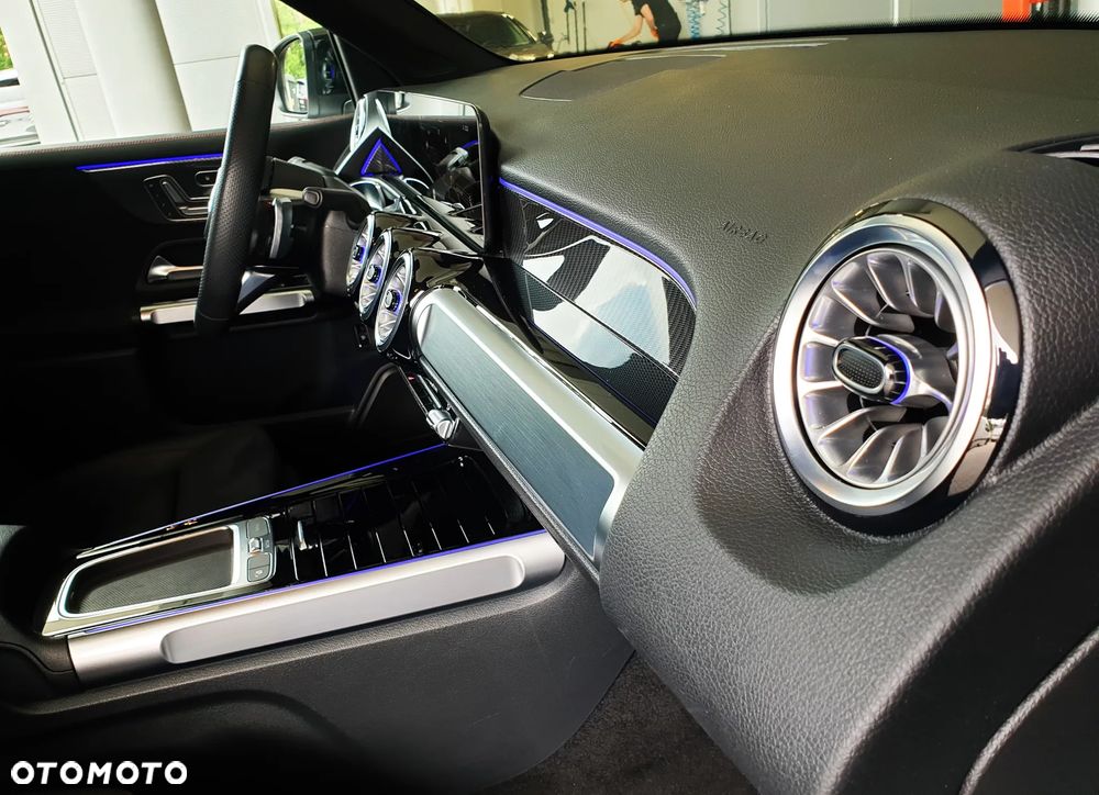 Mercedes-Benz GLB 200 d 4-Matic AMG Line 8G-DCT - 24