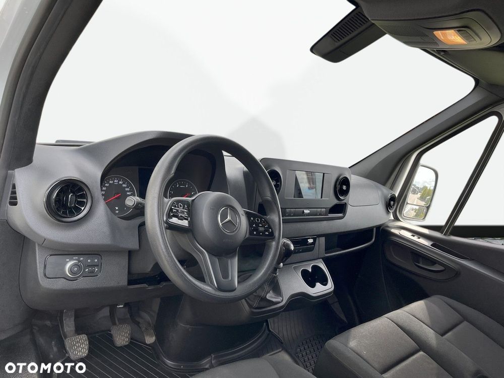 Mercedes-Benz Sprinter - 12