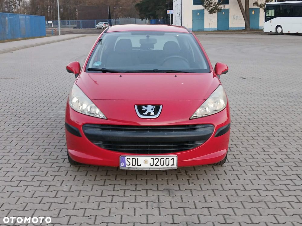 Peugeot 207 - 1