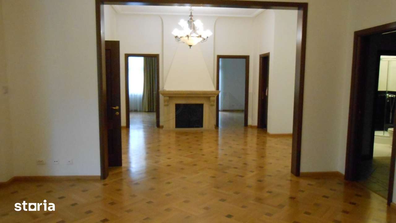 APARTAMENT IN VILA l CURTE PROPRIE 300 MP l DORBANT l CAPITALE — fotografia 1