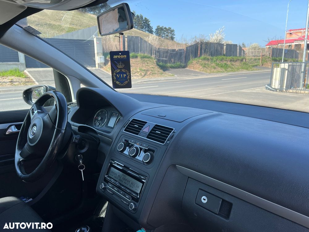 Volkswagen Touran - 4