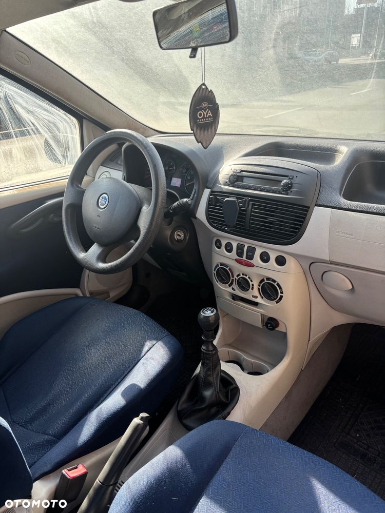 Fiat Punto 1.2 8V Active - 8