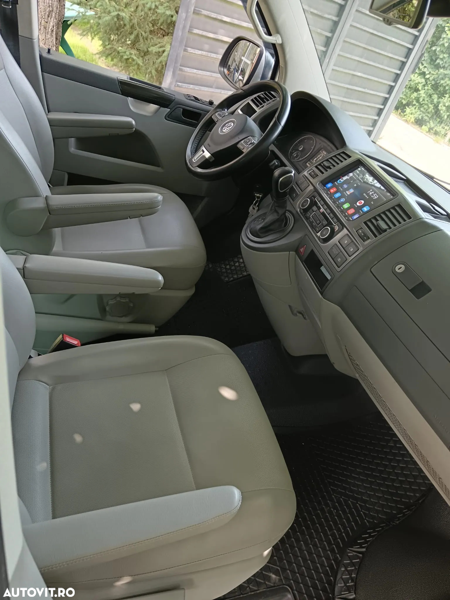 Volkswagen Caravelle - 15