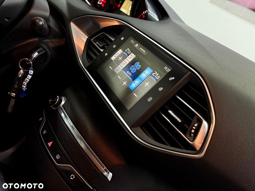 Peugeot 308 1.6 BlueHDi Allure S&S - 16