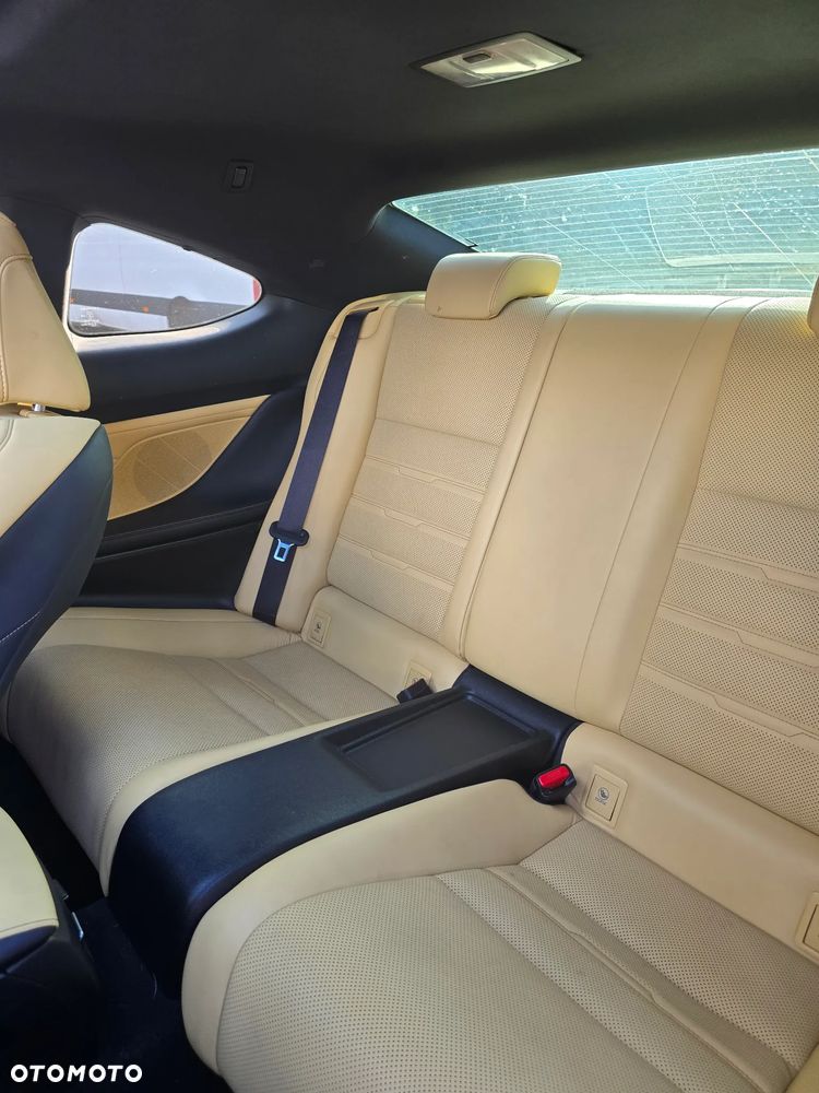 Lexus RC - 9