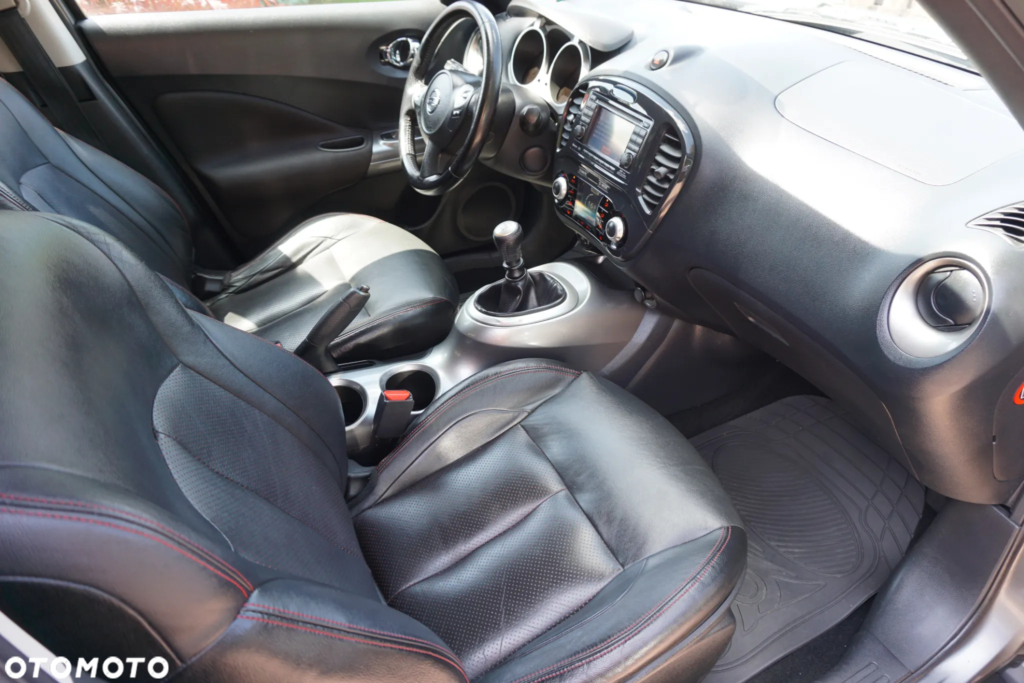 Nissan Juke 1.6 DIG-T Tekna - 24