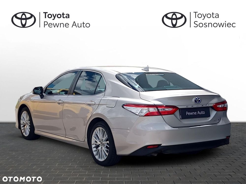 Toyota Camry - 4