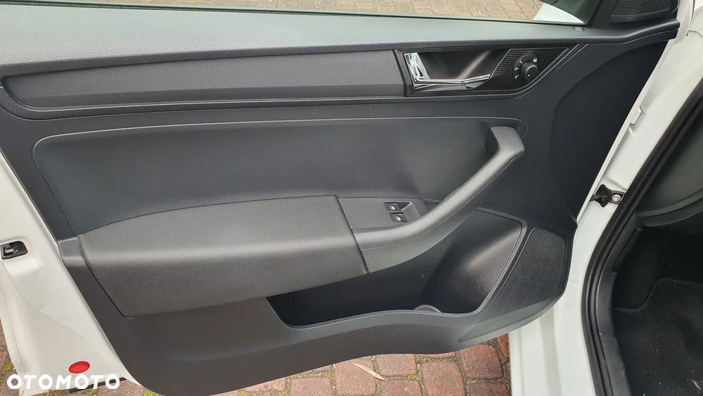 Skoda RAPID 1.0 TSI Style - 12