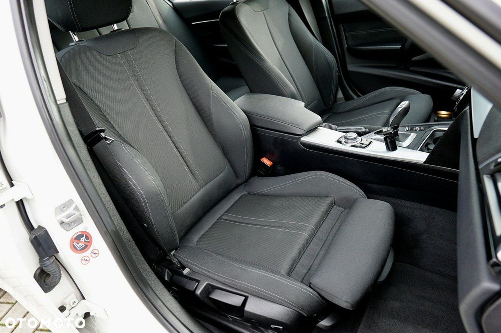 BMW Seria 3 318i Sport Line - 17