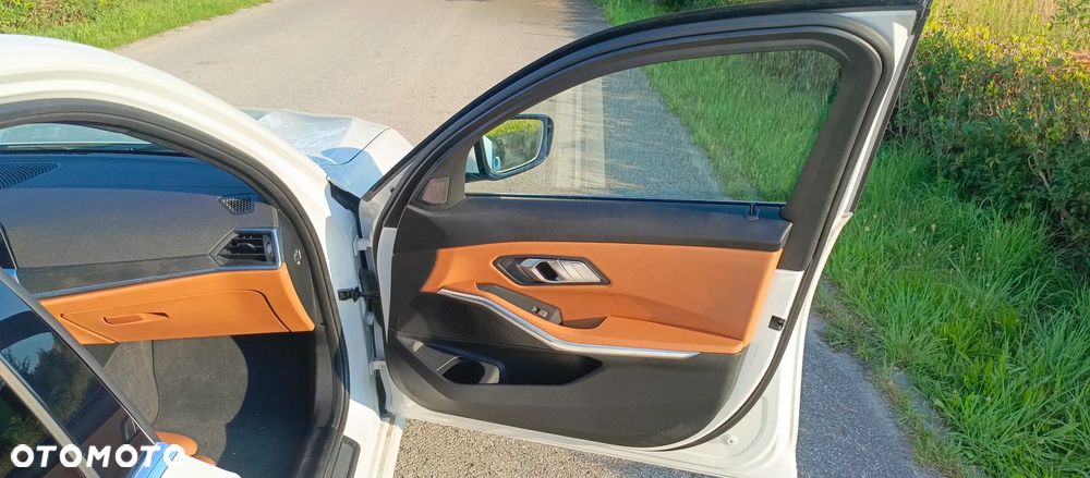 BMW Seria 3 320d Luxury Line sport - 25