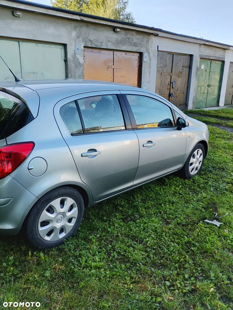 Opel Corsa 1.2 16V Cosmo - 8