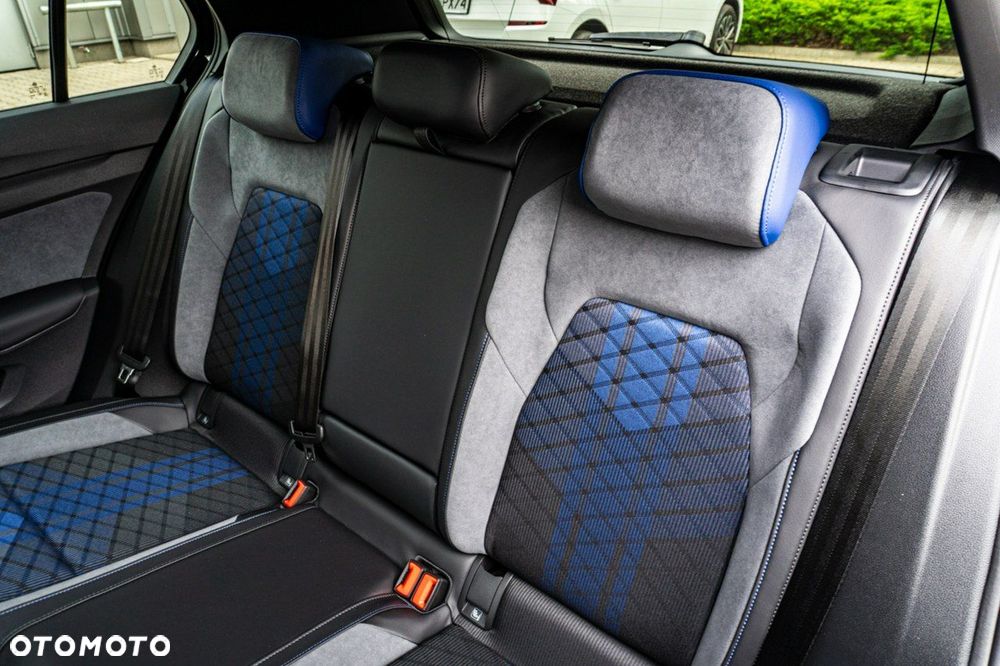 Volkswagen Golf - 22