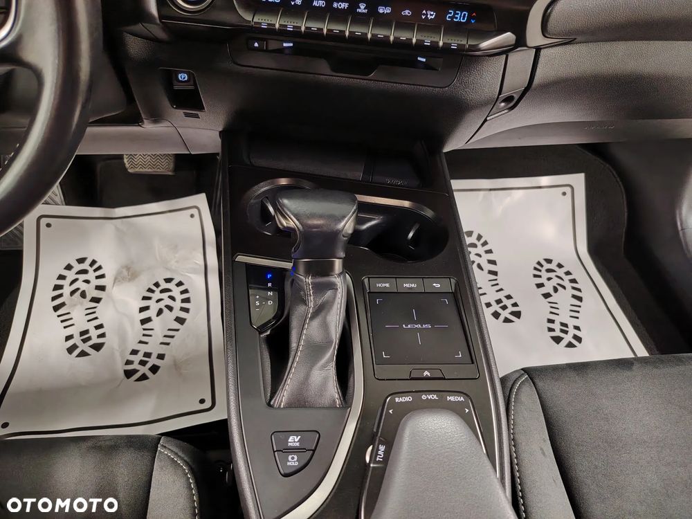 Lexus UX 250h Elegance 2WD - 33