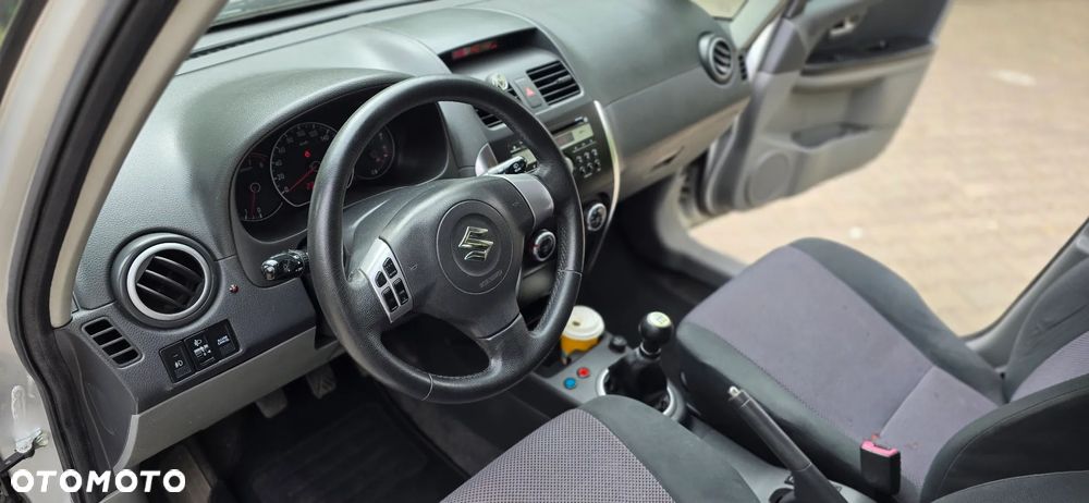 Suzuki SX4 1.6 GS/Premium - 11