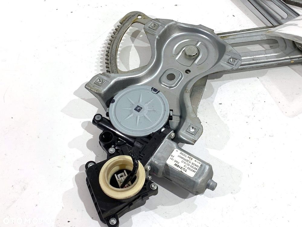 PODNOŚNIK SZYBY LEWY PRZÓD  TOYOTA YARIS (_P9_) 2005 - 2014 1.33 VVT-i (NSP90_) 74 kW [100 KM] - 3