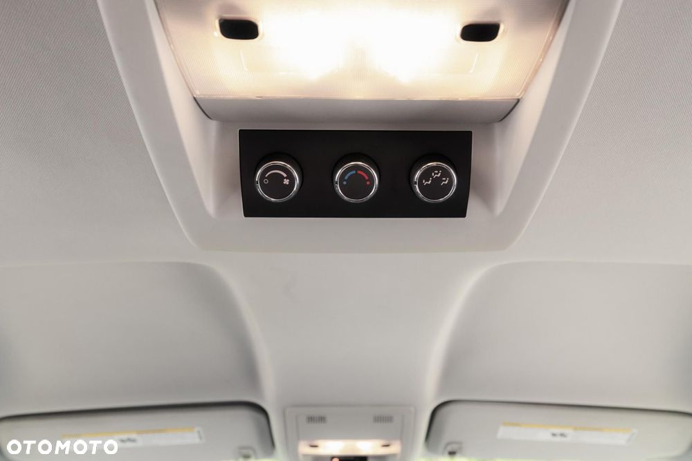 Chevrolet Suburban - 34