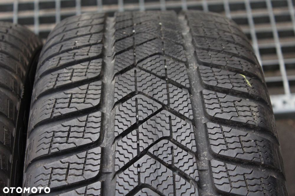 2x 235/40R19 PIRELLI WINTER SOTTOZERO 3 96V 24r 7,5mm - 3