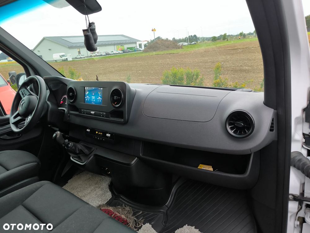 Mercedes-Benz Sprinter - 12