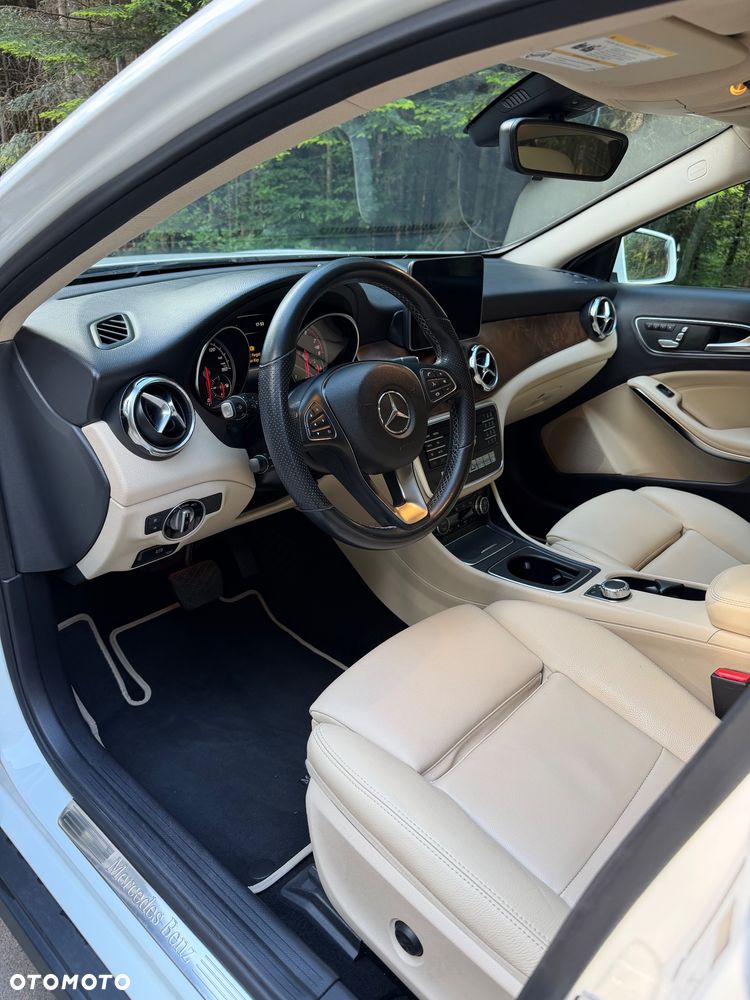 Mercedes-Benz GLA 250 7G-DCT - 9