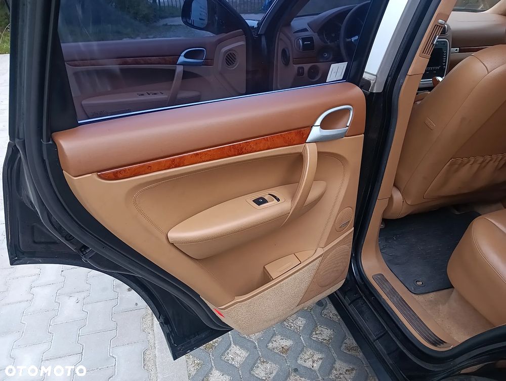 Porsche Cayenne - 14