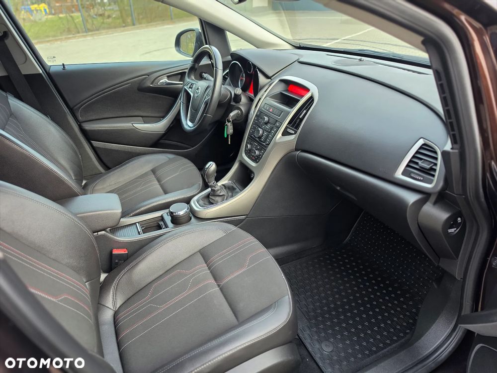Opel Astra 1.4 Turbo 150 Jahre - 19