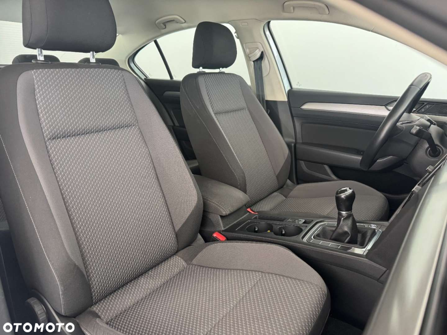 Volkswagen Passat 1.6 TDI BMT Comfortline - 22